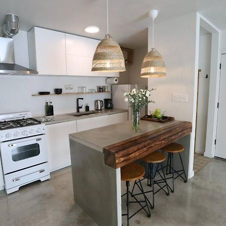 Concrete Suite 5 Min Walk To Shands Uf Gainesville Extérieur photo