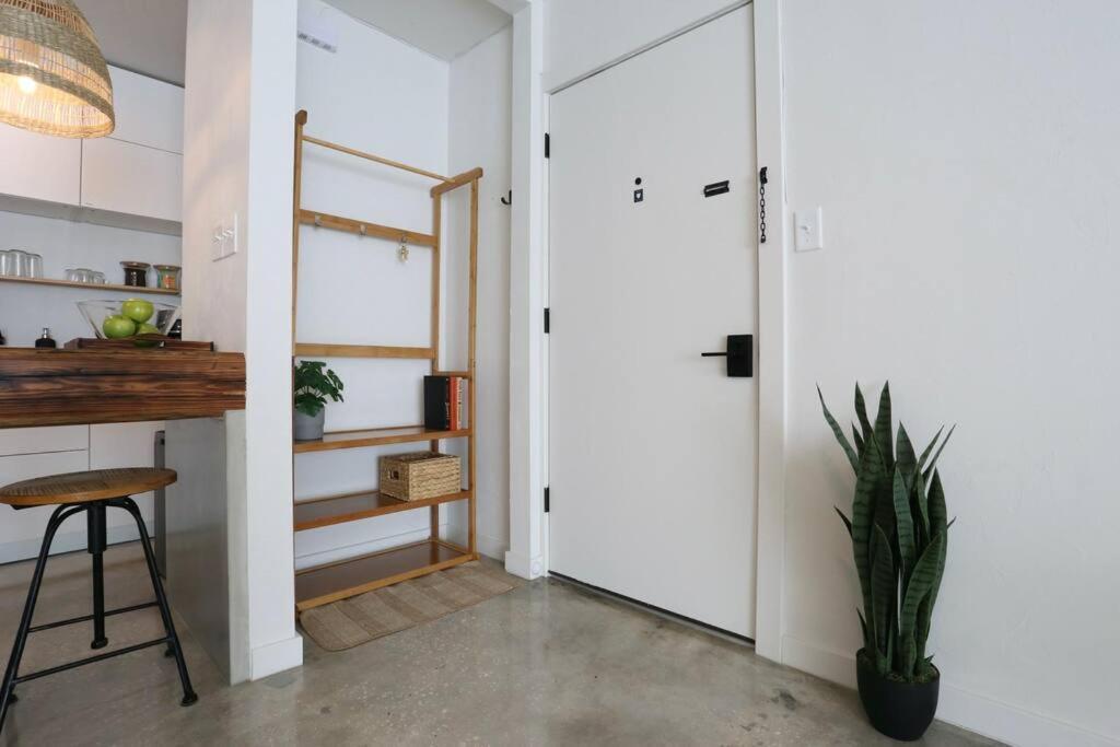 Concrete Suite 5 Min Walk To Shands Uf Gainesville Extérieur photo