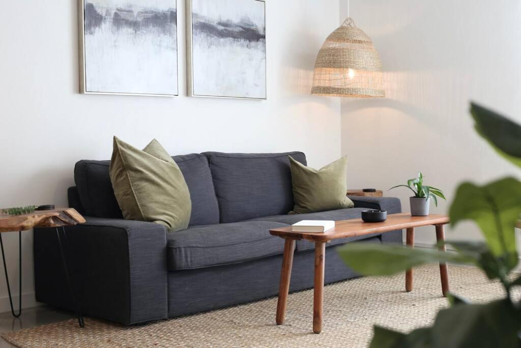 Concrete Suite 5 Min Walk To Shands Uf Gainesville Extérieur photo