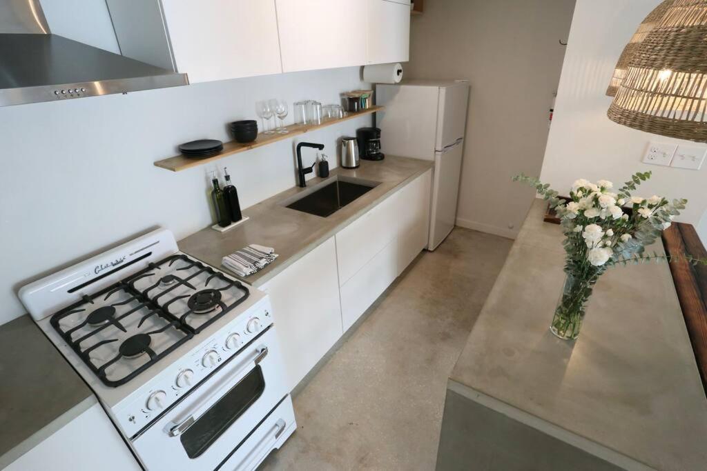 Concrete Suite 5 Min Walk To Shands Uf Gainesville Extérieur photo
