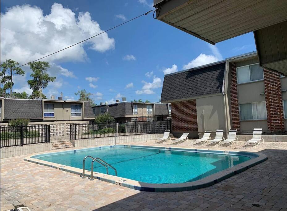 Concrete Suite 5 Min Walk To Shands Uf Gainesville Extérieur photo