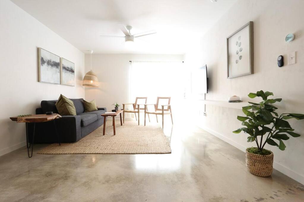 Concrete Suite 5 Min Walk To Shands Uf Gainesville Extérieur photo