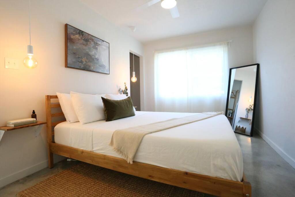 Concrete Suite 5 Min Walk To Shands Uf Gainesville Extérieur photo
