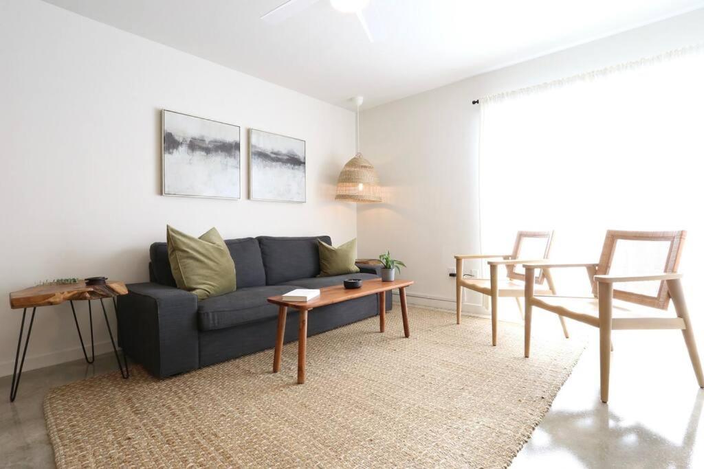 Concrete Suite 5 Min Walk To Shands Uf Gainesville Extérieur photo